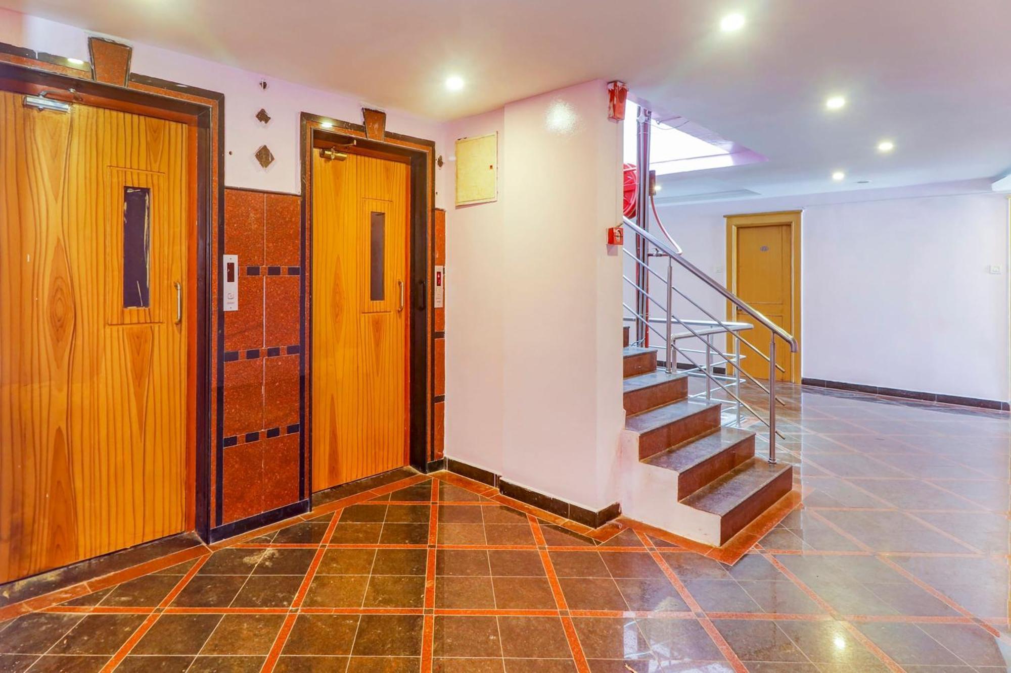 Super Collection O 77115 Vaishnavi Palace Hajdarábád Exteriér fotografie