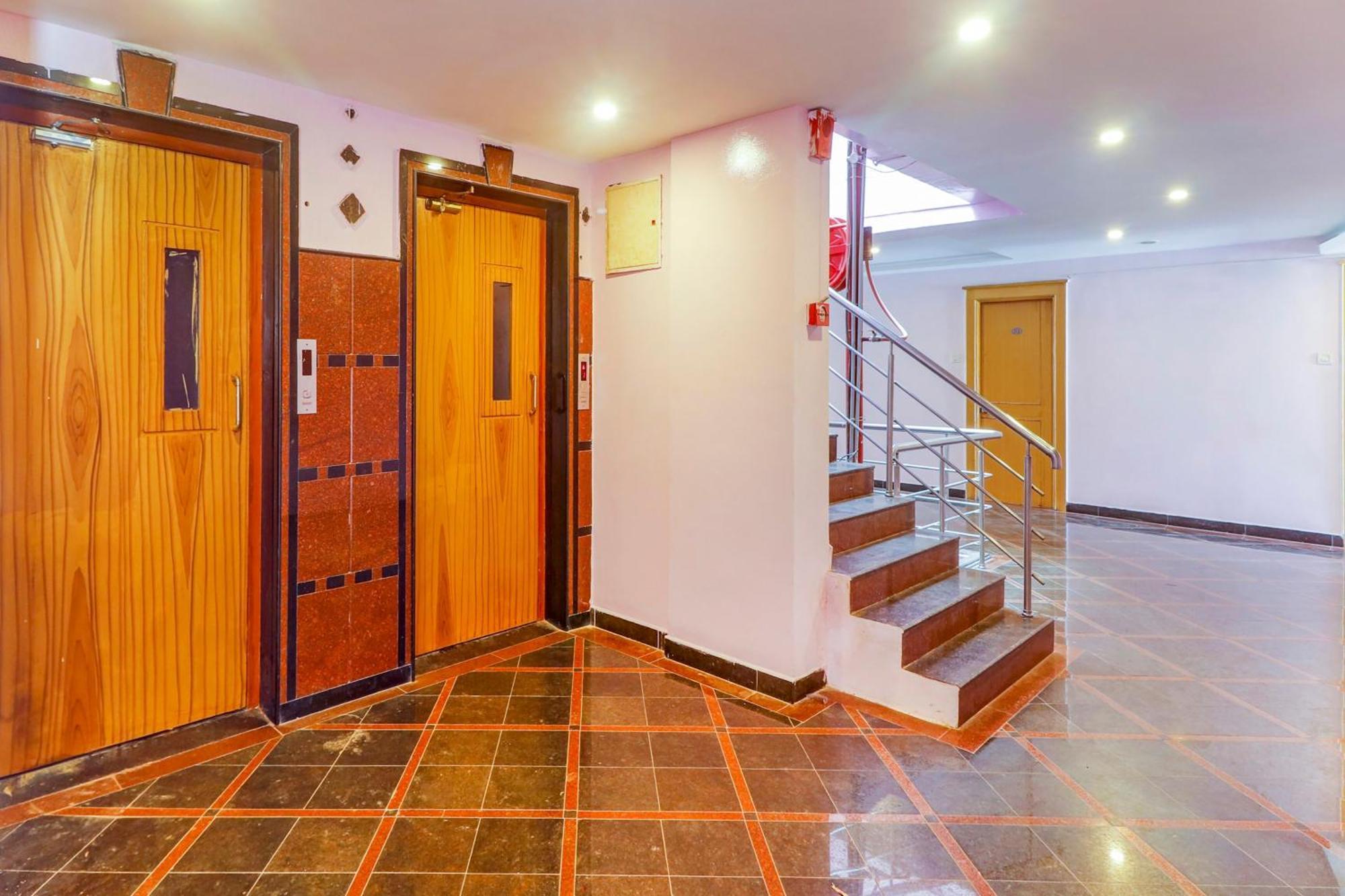 Super Collection O 77115 Vaishnavi Palace Hajdarábád Exteriér fotografie